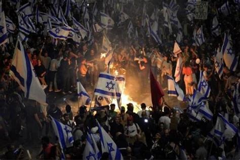 防长被解职后 以色列爆发大规模抗议