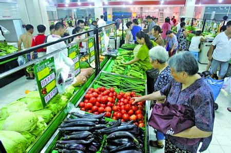一个人买菜图片,超市买菜图片,农贸市场买菜图片_大山谷图库