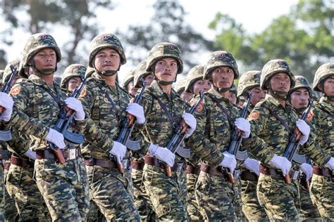 老挝人民军建军70周年阅兵式，中国制造亮点颇多|老挝|人民军|阅兵式_新浪新闻