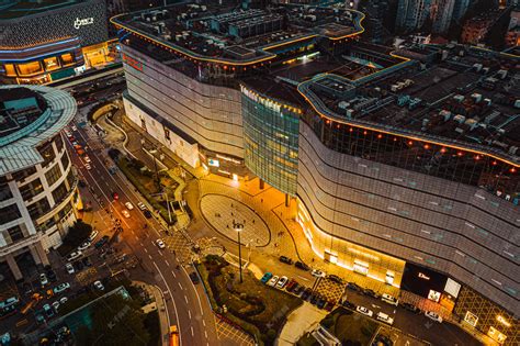 武汉城市建筑夜晚建筑武汉国际广场俯视航拍摄影图配图高清摄影大图-千库网