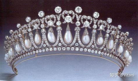 盘点英女王那些让人为之惊叹的珠宝 – 我爱钻石网官网