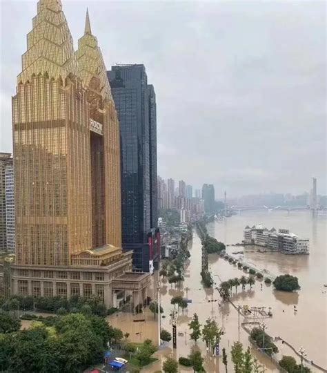 洪水过境重庆主城：轻轨变水上漂，喜来登酒店进水，钟楼广场看海__财经头条