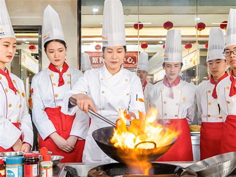 贵州丹寨：学厨艺 促就业-人民图片网
