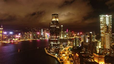 2023维港这个景色真的不是盖得，比上海广州这些城市的夜景要漂亮得多，真的后悔没带三脚架，太美了_维多利亚港-评论-去哪儿攻略