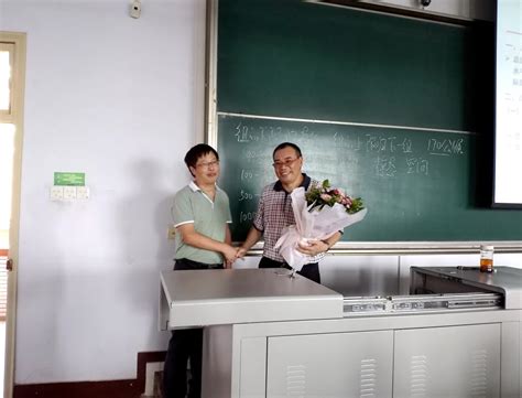 开学第一天季勇校长看望教师和学生-哈尔滨医科大学