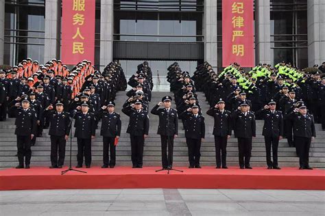 今天警旗飘扬、誓言永恒！我志愿成为中华人民共和国人民警察，献身于崇高的人民公安事业……