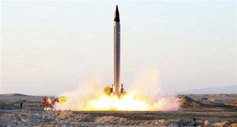 伊朗成功试射最新型弹道导弹_凤凰资讯