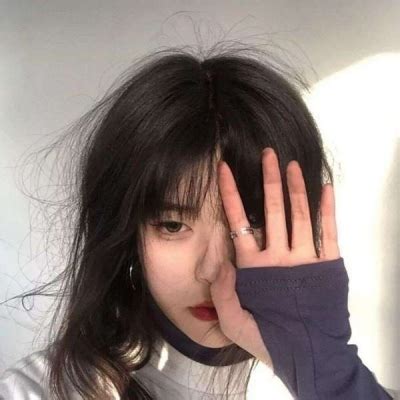 黑色长发温柔头像女生