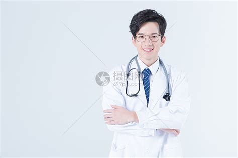 青年女医生肖像高清摄影大图-千库网