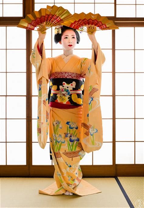 歌舞伎是日本传统艺能，以华美新颖女扮男装的形式表演舞蹈|牡丹亭|晴天|玄宗与杨贵妃_新浪新闻