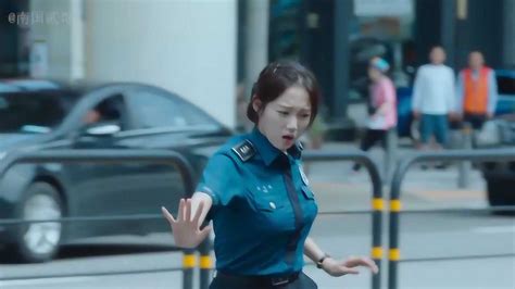韩国的女警抓小偷现场好搞笑_电影_高清1080P在线观看平台_腾讯视频