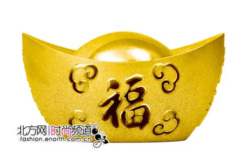 中国收藏网---新闻中心--六福珠宝2012新春呈献“龙腾六福”系列（图）