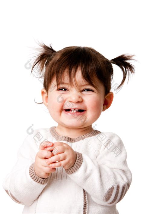 笑得开心的幼儿小女孩图片-包图网企业站