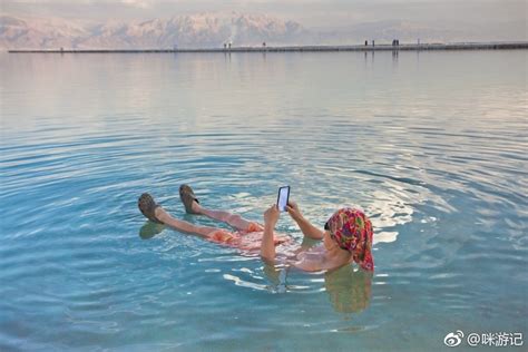 白色表面上来自约旦死海的一块盐晶体高清图片下载-正版图片503018668-摄图网