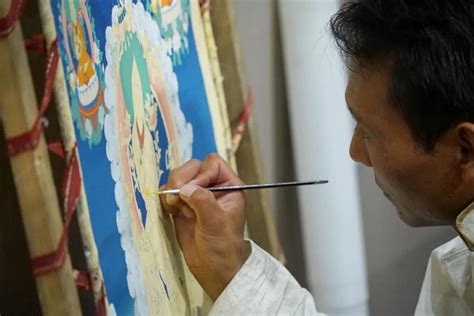 寻找西藏文化艺术的源头 近百幅非遗精品画作在沪展出_城生活_新民网