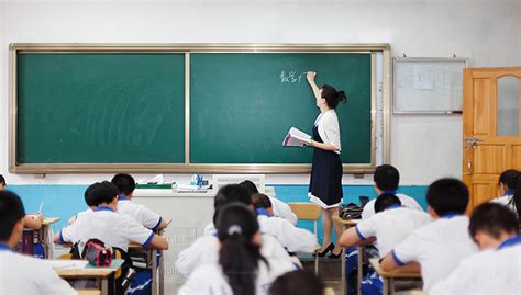 女教师罚站学生被带至派出所：副所长被免职并调离公安系统|界面新闻 · 中国