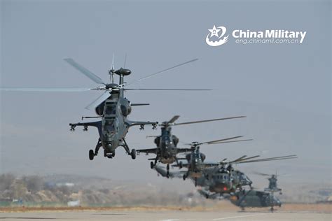 现役世界最大直升机米-26亮相演习现场 吊载重型机械驰援_直升机信息_直升机_直升飞机_旋翼机_Helicopter