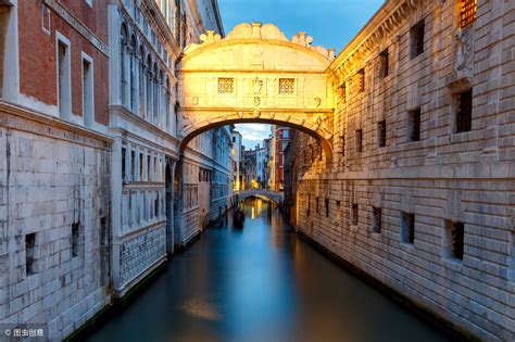 威尼斯历史建筑中的高清图片下载-正版图片505811725-摄图网