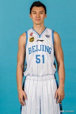 曾在北京首钢注册的他转战三人篮球，菜鸟赛季便成球队得分王__财经头条