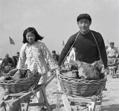 新中国50年代男女婚恋罕见的浪漫瞬间_中天飞鸿
