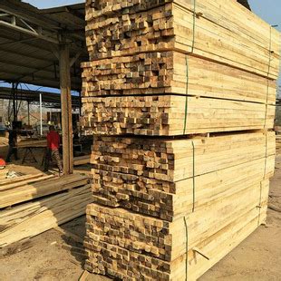 现货批发黄松建筑木材 工地使用木材加工 耐磨优质松木建筑木方-阿里巴巴