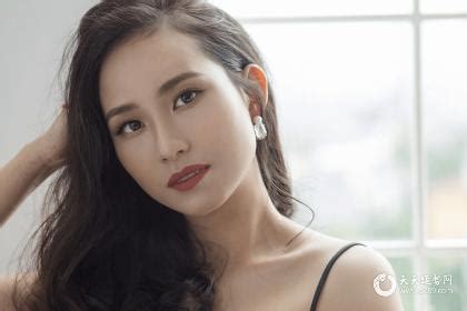 女人印堂凹陷图片