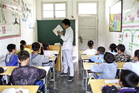 一位乡村女教师和她的24个学生-浙江城镇网