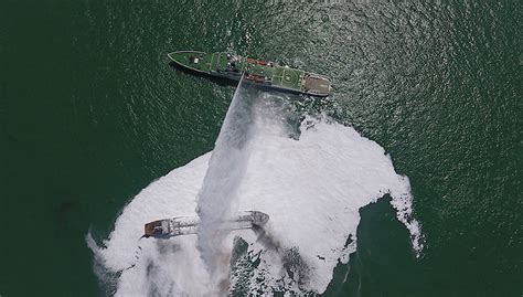 长江口以外水域两船碰撞后续：已送医的一名获救者暂无生命危险|界面新闻