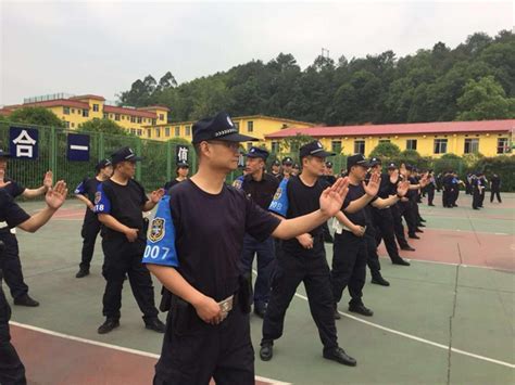 仁寿牺牲两警今日遗体告别：肉搏中重伤倒地，仍钳制凶徒的手_直击现场_澎湃新闻-The Paper