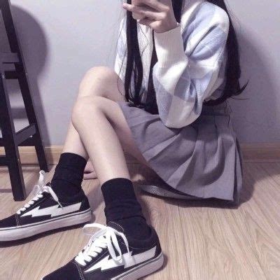 百褶裙可爱甜美女生头像
