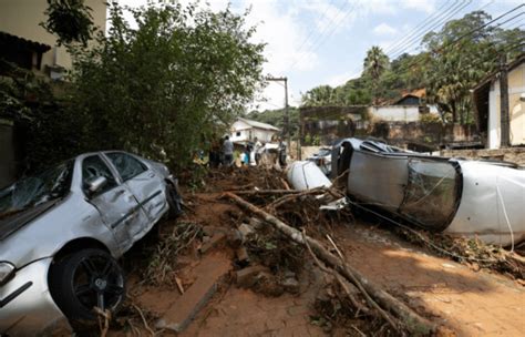 巴西洪灾致数万人流离失所，总统博索纳罗却跑去度假跨年
