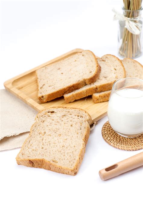 黑麦面包全麦面包片韩式吐司韩国土司老式面包粗粮早餐_YUHUA羽画-站酷ZCOOL
