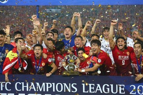 广州恒大足球队荣膺年度最佳团队奖_体育_腾讯网