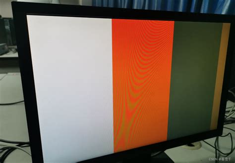 Win10电脑屏幕闪烁横向条纹怎么办？