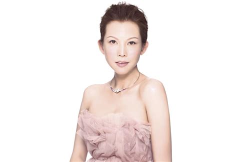 46岁蔡少芬着花裙扮嫩 状态依然在线_娱乐_环球网