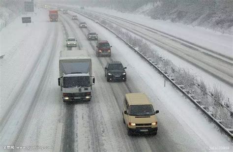 雪天在高速上行驶安全车距正确说法-有驾