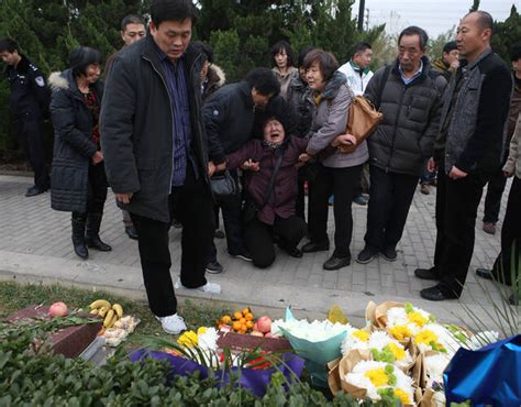 天津百日：烈士陵园举行祭奠活动