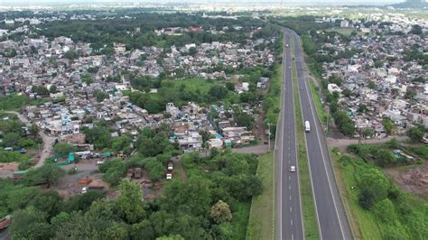 印度地方官夸赞新建“10车道高速公路”，网友数：好像少了4车道_凤凰网视频_凤凰网