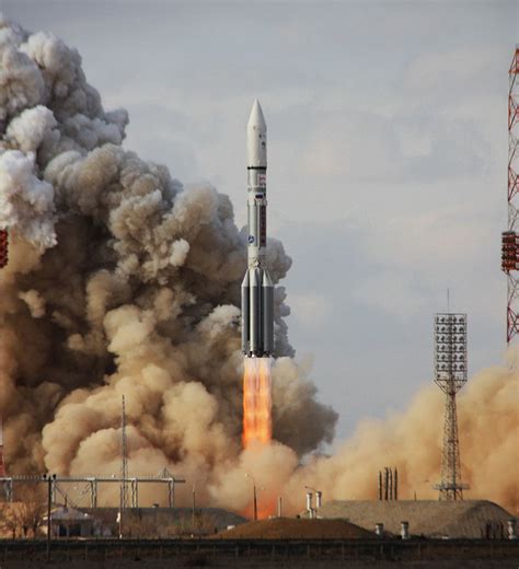 俄“质子-M”火箭搭载军用卫星在拜科努尔发射场发射升空 - 2019年8月6日, 俄罗斯卫星通讯社