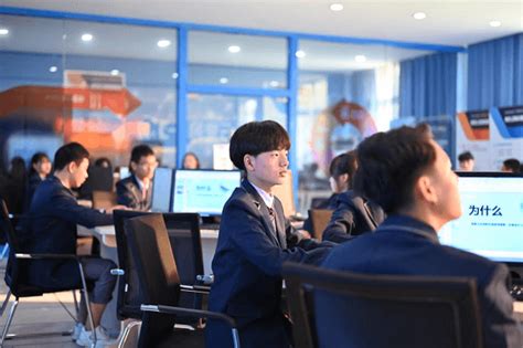 NIIT 重庆互联网学院，着力培养新型、实用、创新的互联网人才。