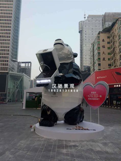 揭秘火爆全国的求婚熊猫宝宝玻璃钢雕塑制作厂家