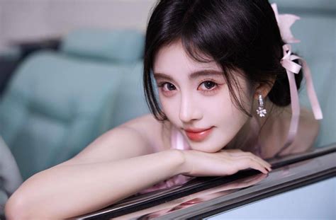 鞠婧婧祎图片