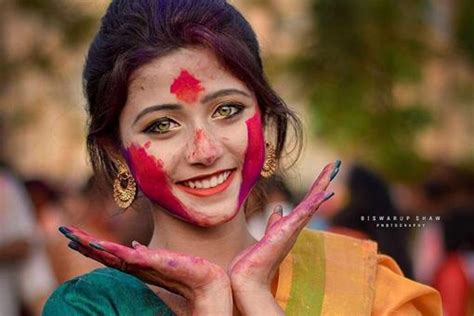 印度女人的鼻环，表面上是漂亮的首饰，但实际上有特殊意义
