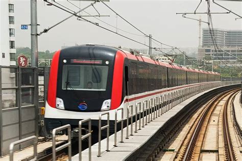 中国第一个开通地铁交通的城市 北京地铁1号线