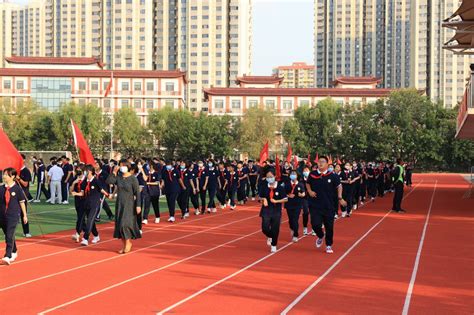 青春活力 强身健体 驰骋萃园正当时 - 北京拔萃双语学校
