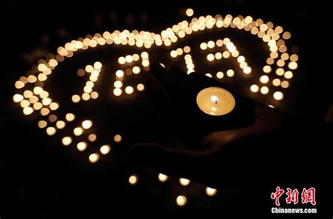 南京大学生烛光祭奠遇难同胞寄哀思-新闻中心-温州网