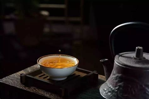 喝茶的句子有哪些？茶者坞分享50个描写喝茶的优美句子，收藏起来！ - 知乎