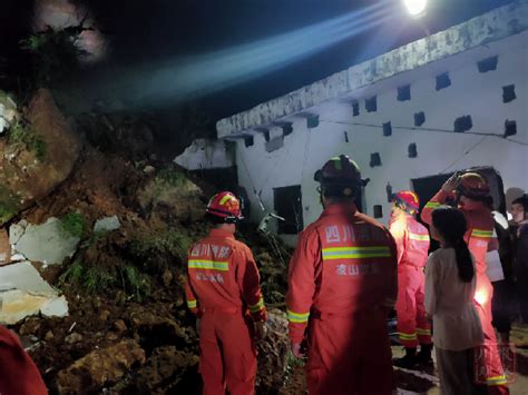 壹生资讯-四川山体垮塌百余人被埋，现场发现生命迹象，四川各医院、救援队正在紧急赶往救援！