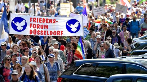 德国120城举行“反北约”游行，要求北约结束扩张，释放三大信号|游行|北约|德国_新浪新闻