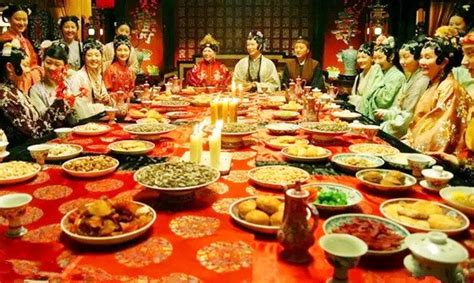 中秋节不同家庭的家宴，一对比就知道经济情况，最后的让人心疼__财经头条
